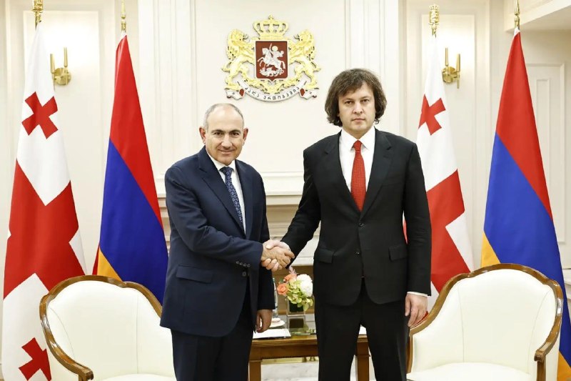 Ираклий Кобахидзе и Никол Пашинян на встрече в Ереване