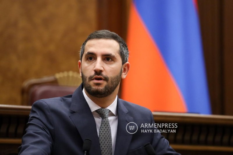 Рубен Рубинян на брифинге в Национальном собрании Армении, Ереван
