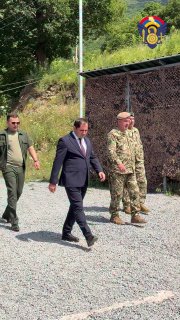 Министр обороны Армении Сурен Папикян на встрече с участниками учебных сборов в Ереване