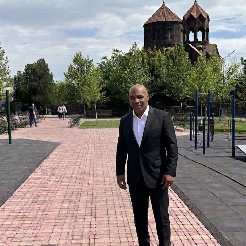 Майк Тайсон и Артур Абрахам в парке Нор Чарбах, Ереван