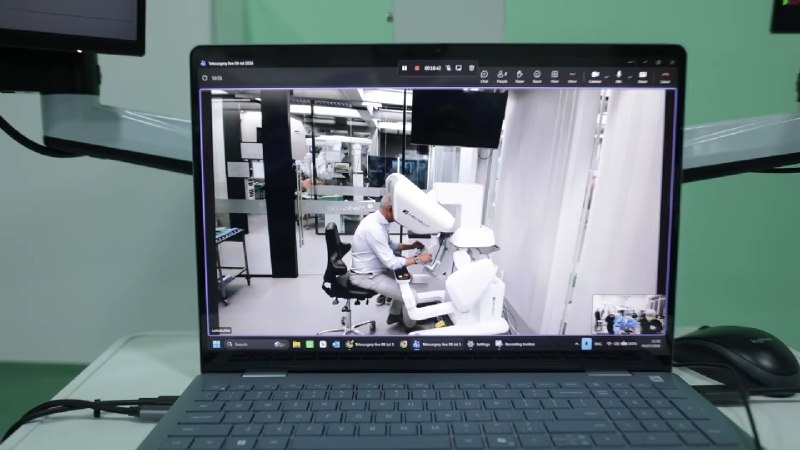 В Ереване впервые провели дистанционную роботизированную операцию: хирург из Бельгии оперировал пациента за 3300 км