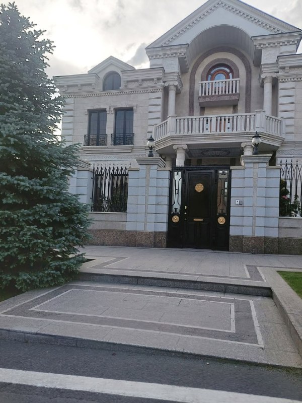 Крупный особняк в Ереване, разделённый на несколько частей по кадастровым документам