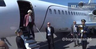 Урсула фон дер Ляйен в аэропорту Звартноц Ереван