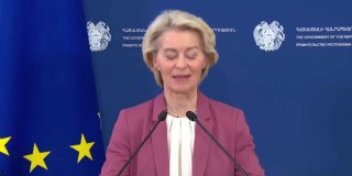 Урсула фон дер Ляйен в Ереване поздравляет с победой на выборах